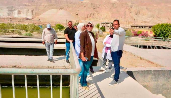وزيرة الإسكان تتابع موقف تنفيذ عدد من المشروعات وملفات العمل بمدينة السويس الجديدة