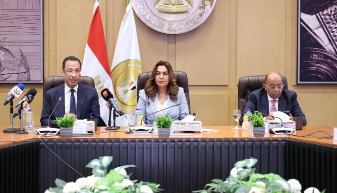 وزيرا التنمية المحلية والاتصالات يطلقان خدمة ”تراخيص المحال العامة” عبر منصة مصر الرقمية