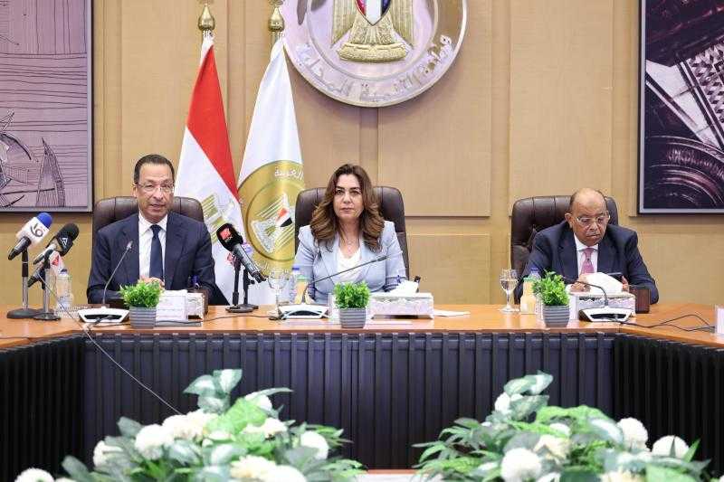 وزيرا التنمية المحلية والاتصالات يطلقان خدمة ”تراخيص المحال العامة” عبر منصة مصر الرقمية