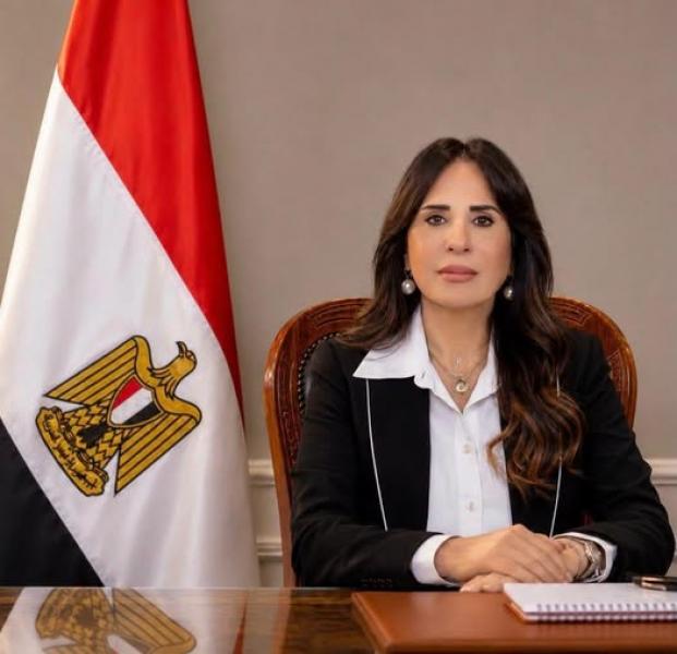 وزيرة الأسكان 