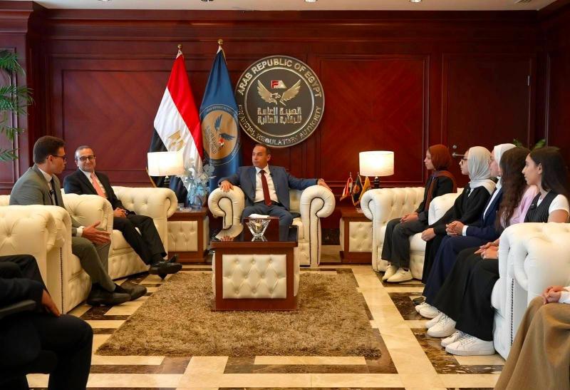 رئيس الرقابة المالية يستقبل الطلاب المميزين في منحة التدريب الصيفي بالهيئة