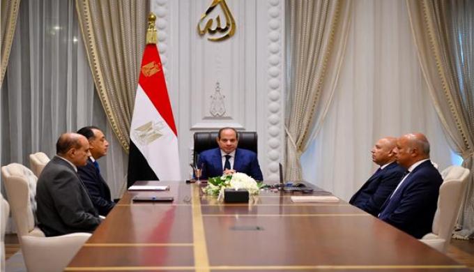 الرئيس السيسي يبحث تطورات مشروعات النقل الكبرى ويؤكد أهمية النقل الجماعي المستدام