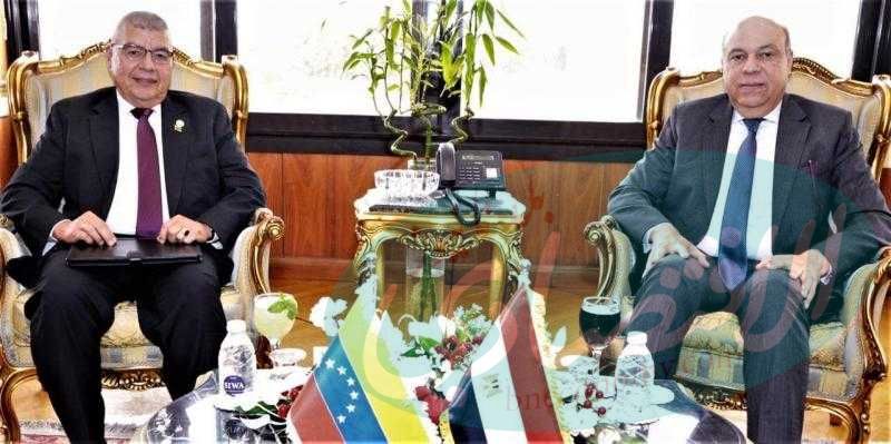 وزير الطيران المدني يبحث مع سفير فنزويلا بالقاهرة آفاق التعاون في مجال الطيران المدني