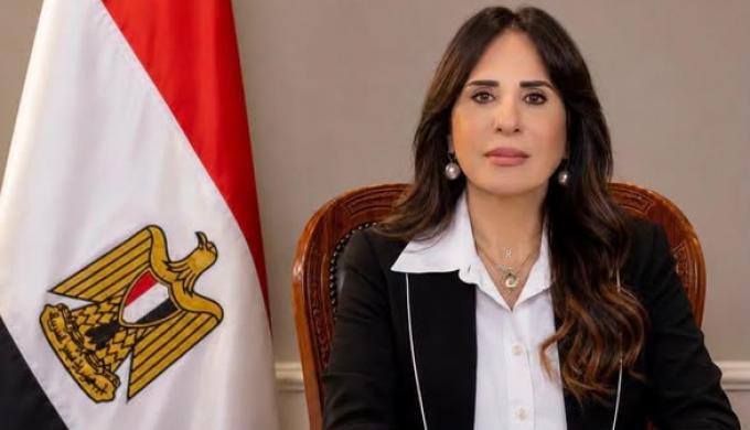 وزيرة الإسكان تتابع موقف تنفيذ مشروعات الطرق والمرافق بعدد من المدن الجديدة