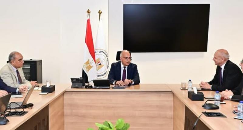 عقد السيد الأستاذ الدكتور/ هاني سويلم، وزير الموارد المائية والري، اجتماعًا مع مدير شركة «إكسبوتك الدولية»، والفريق التنفيذي لمعرض ومؤتمر IWWI