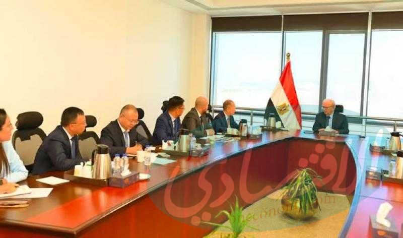 باستثمارات 2 مليار دولار......نائب رئيس الوزراء للشؤون الاقتصادية يبحث مع مجموعة صينية إقامة مجمع صناعي متكامل بالمنطقة الاقتصادية لقناة السويس