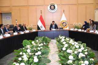 وزير الصناعة يترأس الاجتماع الأول للجنة تفضيل المنتج الصناعي المصري ويضع خارطة طريق تفضيل المنتجات المصرية في العقود الحكومية