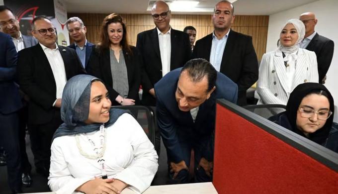 مدبولي يتفقد «فودافون للحلول الذكية» ويشيد بكفاءة الكوادر المصرية