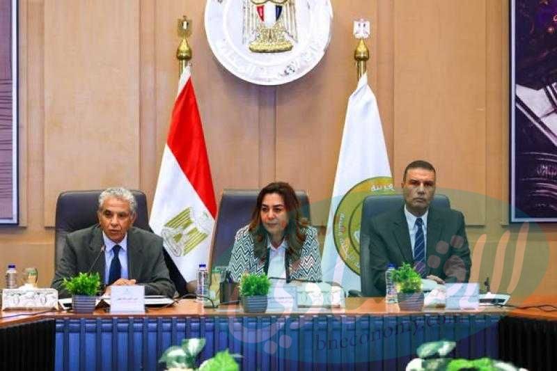 وزيرة التنمية المحلية والبيئة ومحافظ جنوب سيناء يبحثان مقترح مركز سيداري لتطوير منطقة البلوهول بمحمية أبوجالوم بمدينة دهب