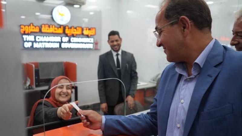 وزير المالية خلال الجولة