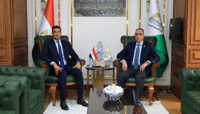 وزير الصناعة ومحافظ الجيزة يبحثان ملفات العمل وتقنين الأوضاع بمنطقتي جرزا وعرب أبوساعد الصناعيتين