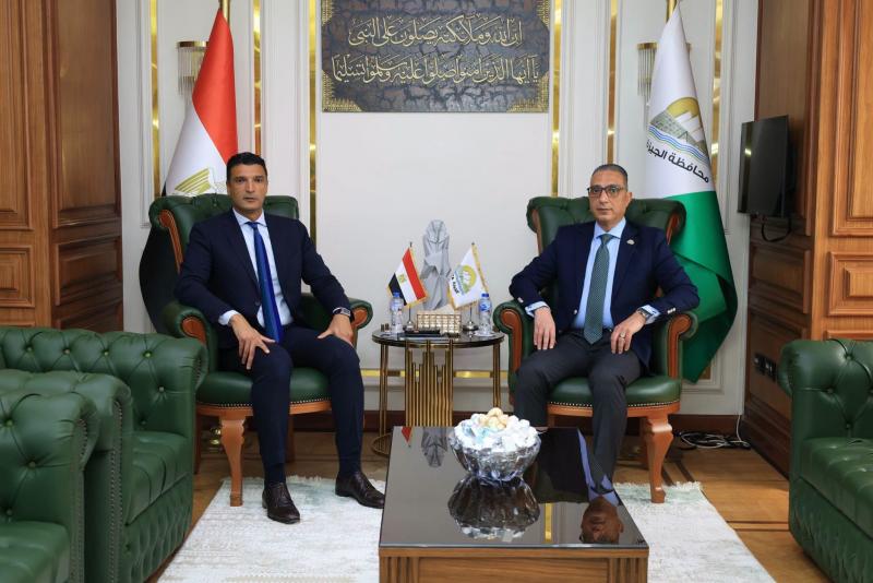 وزير الصناعة ومحافظ الجيزة يبحثان ملفات العمل وتقنين الأوضاع بمنطقتي جرزا وعرب أبوساعد الصناعيتين
