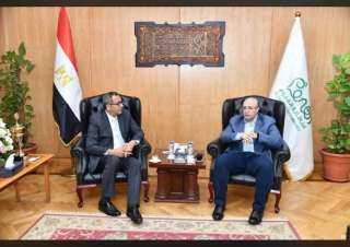 الرئيس التنفيذي لجهاز تنمية المشروعات يلتقي مع محافظ الفيوم لمناقشة أوجه تطوير قطاع المشروعات المتوسطة والصغيرة والمتناهية الصغر في المحافظة