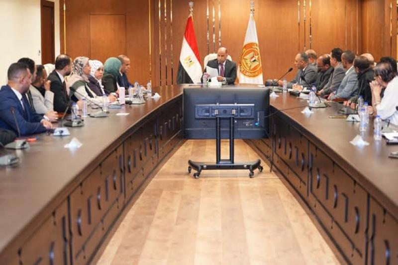  السيد/ حسن رداد، وزير العمل، بمقر الوزارة بالعاصمة الجديدة