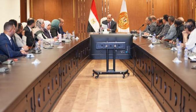 تنفيذا لقرار رئيس مجلس الوزراء.. وزير العمل: منح شركات إلحاق عمالة بالخارج مهلة 6 أشهر لتوفيق أوضاعها..