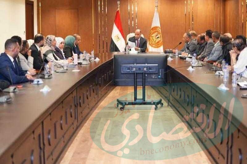 تنفيذا لقرار رئيس مجلس الوزراء.. وزير العمل: منح شركات إلحاق عمالة بالخارج مهلة 6 أشهر لتوفيق أوضاعها..