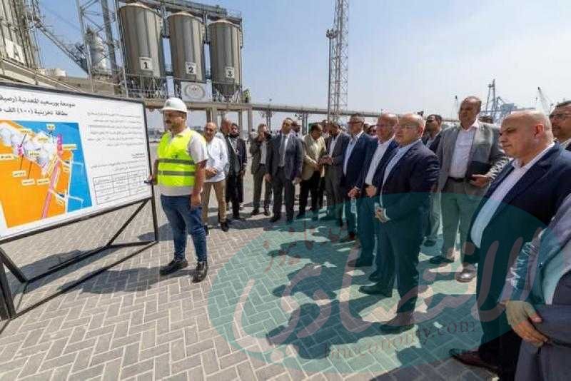 رئيس اقتصادية قناة السويس يتفقد أعمال تطوير ميناء غرب بورسعيد ويلتقي العاملين بالمنطقة الشمالية