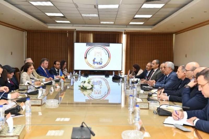 وزير الدولة للإنتاج الحربي يبحث مع سفيرة رومانيا بالقاهرة