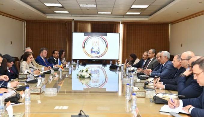 وزير الدولة للإنتاج الحربي يبحث مع سفيرة رومانيا بالقاهرة سبل تعزيز التعاون المشترك