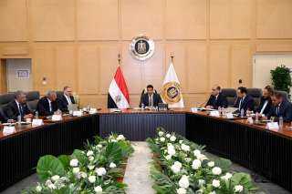 وزارة الصناعة تستضيف مائدة مستديرة لمصنعي الأسمنت لوضع خارطة طريق للقطاع بهدف تحقيق الاستقرار في السوق وتلبية احتياجاته والتصدير للأسواق الخارجية