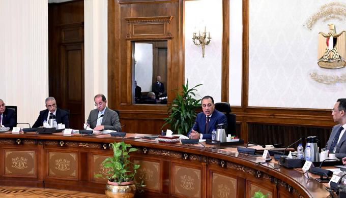 وزير الاتصالات : نعمل على تعزيز مكانة مصر كممر عالمي لنقل البيانات والوصول إلى 400 خدمة رقمية بحلول