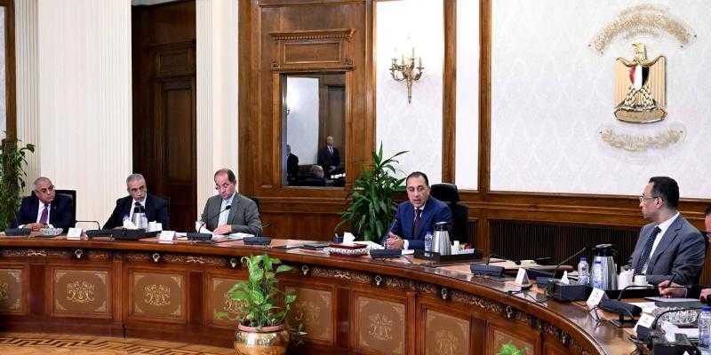 وزير الاتصالات : نعمل على تعزيز مكانة مصر كممر عالمي لنقل البيانات والوصول إلى 400 خدمة رقمية بحلول