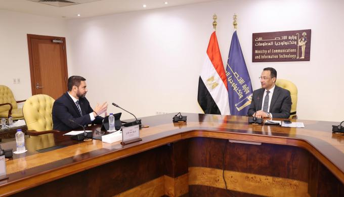 وزير الاتصالات يبحث مع «إنترو القابضة» تنفيذ مركز «كيميت» للبيانات بالسخنة بقدرة 80 ميجاوات