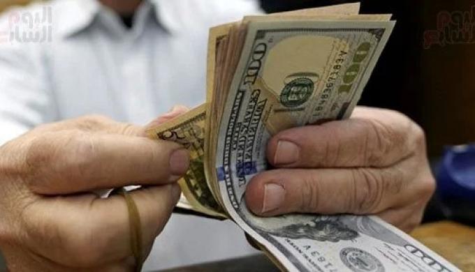 سعر الدولار اليوم السبت.. المركزي يسجل 51.85 جنيه للبيع