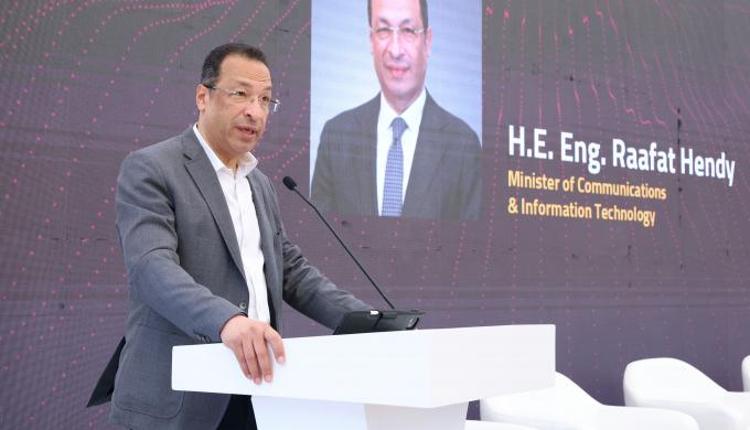رأفت هندى : 200 ألف متخصص يعملون في مجال تصدير الخدمات الرقمية إلى مختلف دول العالم