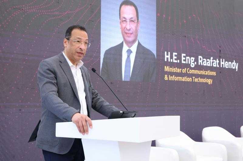 رأفت هندى : 200 ألف متخصص يعملون في مجال تصدير الخدمات الرقمية إلى مختلف دول العالم