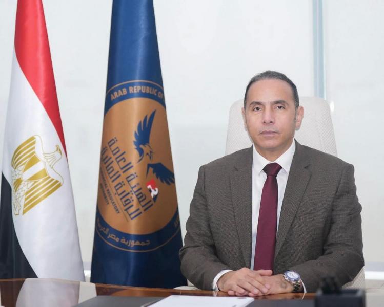 الدكتور إسلام عزام.