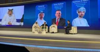 رئيس البورصة المصرية يستعرض خطط تطوير السوق وجذب الاستثمارات الأجنبية