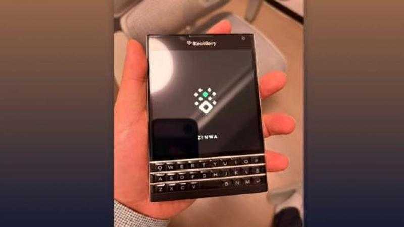 عودة BlackBerry Passport بنظام أندرويد 14: مشروع Zinwa P26 يحيي الهاتف المربع الشهير