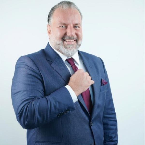 فادي رشمني، نائب الرئيس التنفيذي للشركات والمدير العام لأسواق النمو (وسط وشرق أوروبا، دول المستقلة، والشرق الأوسط وأفريقيا) في شركة "كومفولت"