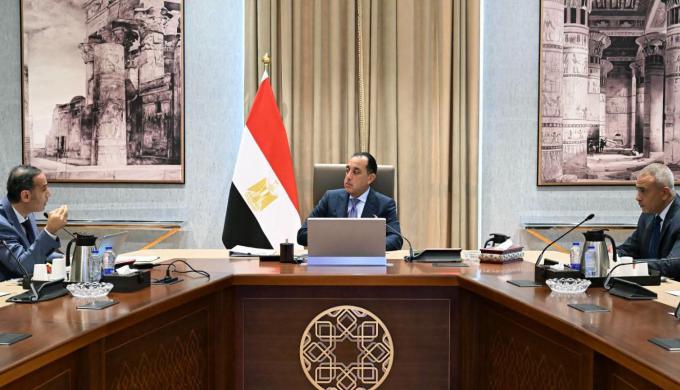 مدبولي يوجه بتوسيع مشاركة القطاع الخاص وحماية المتعاملين خلال اجتماعه برئيس ”الرقابة المالية”