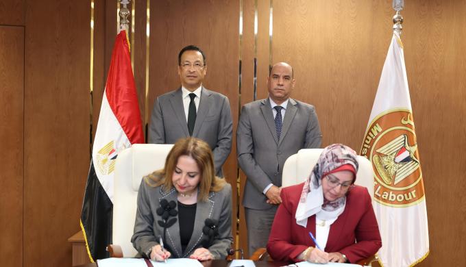 «الاتصالات والعمل» تفتحان مسارات جديدة للاقتصاد الرقمي.. رقمنة التشغيل والتدريب وتأهيل الشباب لوظائف المستقبل