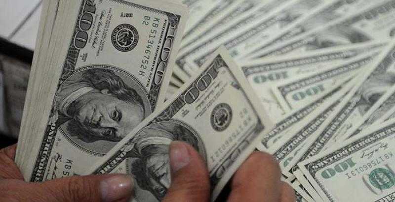 تباين طفيف واستقرار عام لسعر الدولار بالبنوك المصرية مستهل تعاملات الأسبوع