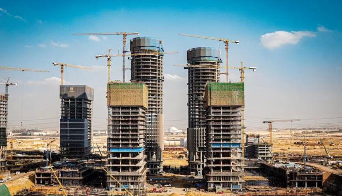 المطورون العقاريون يعيدون التوجيه الاستراتيجي: السعي نحو ”الإيرادات المتكررة” لبناء مرونة التدفقات النقدية