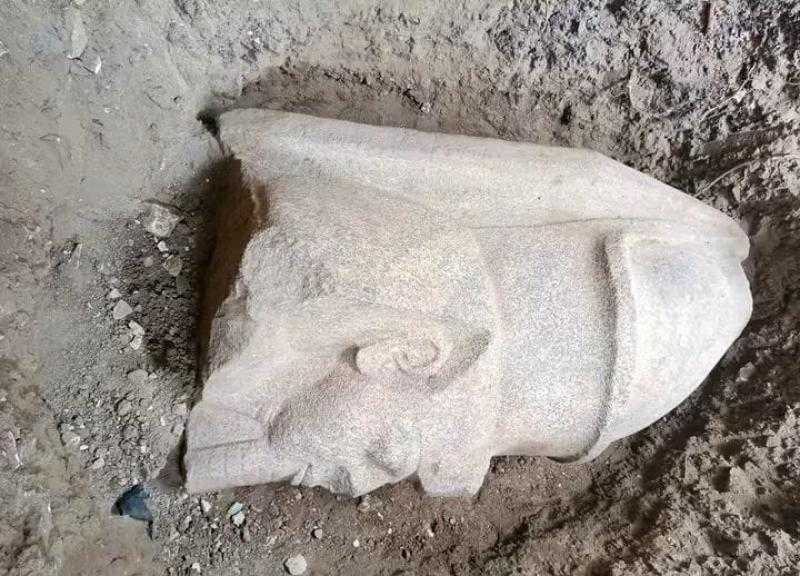اكتشاف بقايا تمثالين ضخمين لرمسيس الثاني وكتلة جرانيتية في بهبيت الحجارة بالغربية